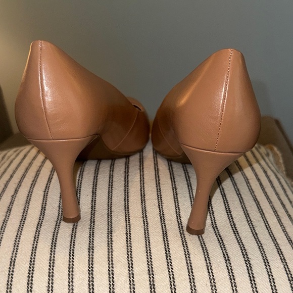 Kelly & Katie Tan Pumps - Picture 7 of 10